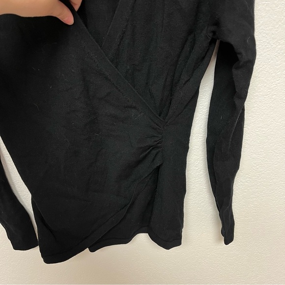 Nine West long sleeve surplice long sleeve top size medium - Picture 3 of 6